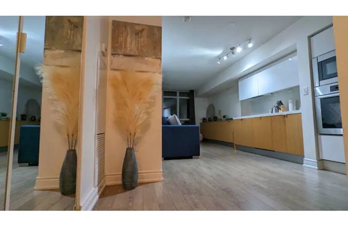 Wellington Place Condo | Lovely 2 Bed Condo in Downtown Toronto