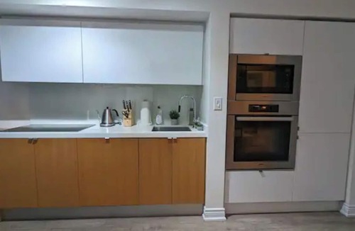Wellington Place Condo | Lovely 2 Bed Condo in Downtown Toronto
