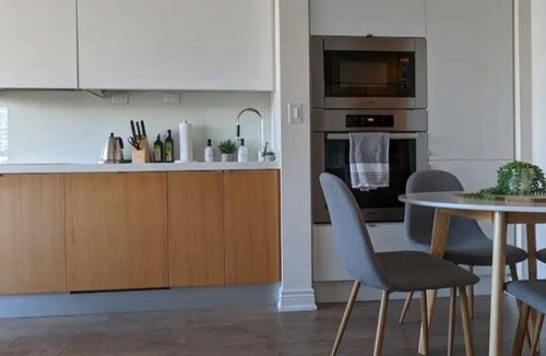 Wellington Place Condo | Lovely 2 Bed Condo in Downtown Toronto