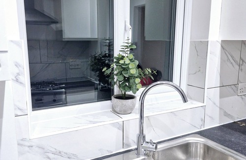 London Borough of Hounslow Apartment | Lovely 2 bed Heathrow/Twickenham + parking