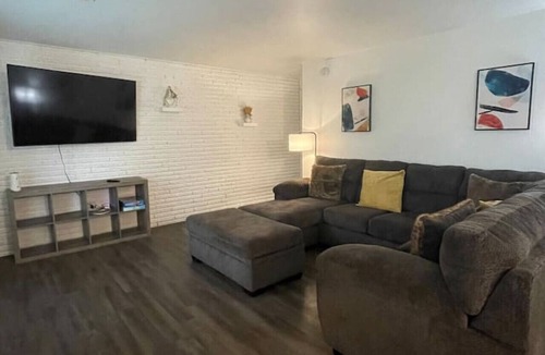 Merrillville Apartment | Lovely 2 Bed Room Apartment, all to yourself