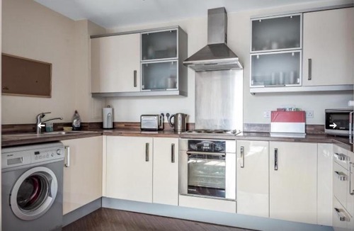 Aylesbury Apartment | Lovely 2-Bed Serviced apartment with free parking
