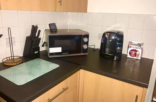 Bootle Apartment | Lovely 2 bed W.parking, wifi and coffee machine