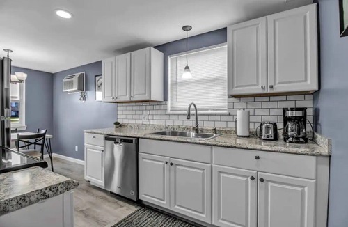 North Tonawanda Apartment | Lovely 2 bedroom apartment with free parking