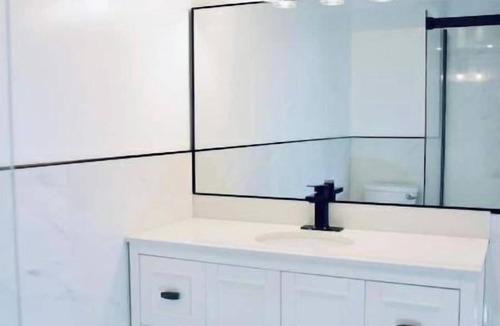 Livingston House | Lovely 2 Bedroom & 1 Bath Space