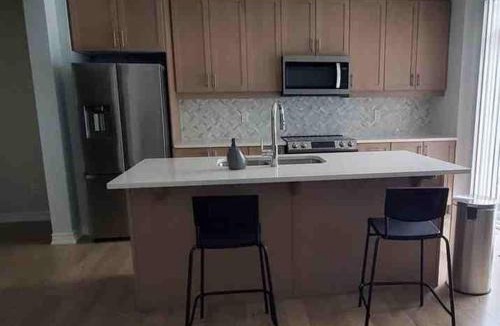 Ottawa Division House | Lovely 2 bedroom 2 bath
