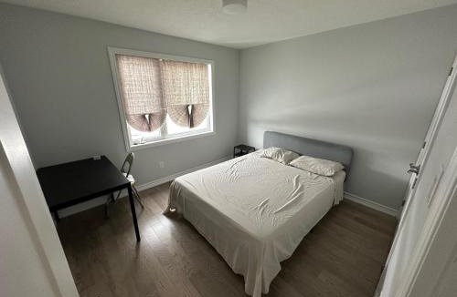 Ottawa Division House | Lovely 2 bedroom 2 bath