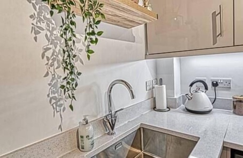 Tewkesbury Condo | Lovely 2 Bedroom Apartment With Parking