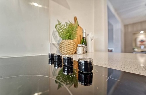 Tewkesbury Condo | Lovely 2 Bedroom Apartment With Parking