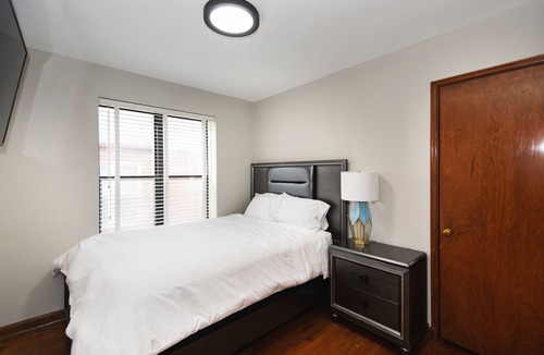 St. Louis Hills Apartment | Lovely 2 bedroom apartment with free parking