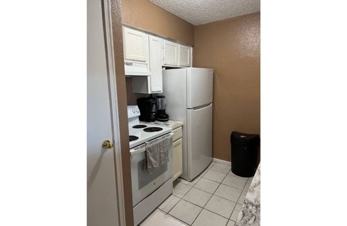 Greater Fondren Southwest Apartment | Lovely 2- bedroom apartment with nice amenities.