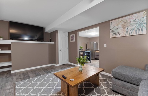 Arnold Apartment | Lovely 2-bedroom apartment with WIFI/PRIVATE PARKING/LAUNDRY