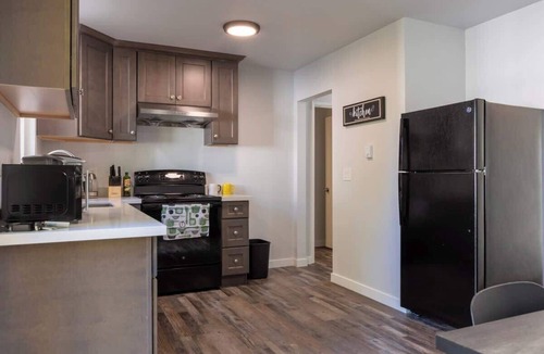 Renton Apartment | lovely 2-bedroom apartment with free parking