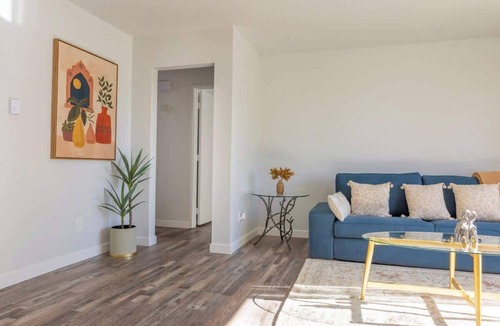 Renton Apartment | lovely 2-bedroom apartment with free parking