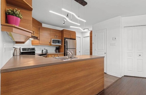 Brossard Apartment | Lovely 2-bedroom Apt. in DIX30 close to DT