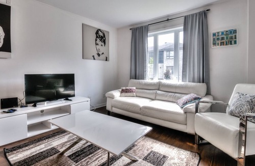 Brossard Apartment | Lovely 2-bedroom Apt. in DIX30 close to DT