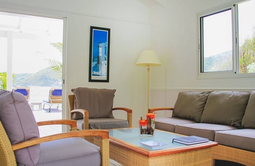 Bellwood Villa | Lovely 2 bedroom bungalow steps away from Lorient Beach and shopping
