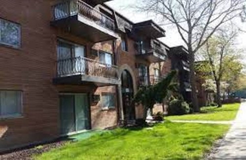 Lansing Condo | Lovely 2 Bedroom Condo With Pool