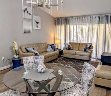 Gulf Gate Estates Apartment | Lovely 2 bedroom condo with a pool!