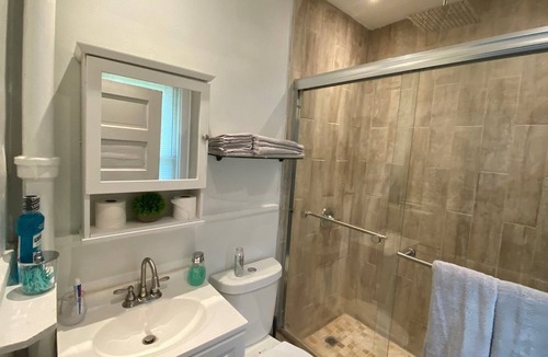Orange Lake House | Lovely 2 Bedroom Cottage Just Off Orange Lake!