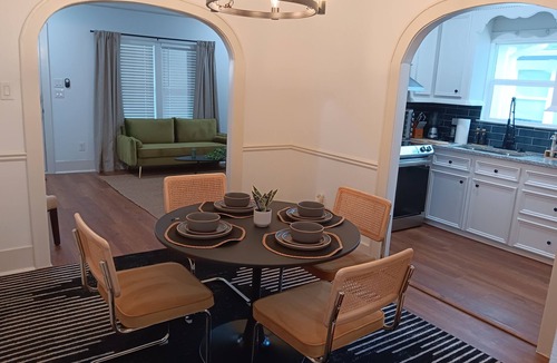 Washington Ave./ Memorial Park House | Lovely 2-bedroom house with AC in vibrant Houston