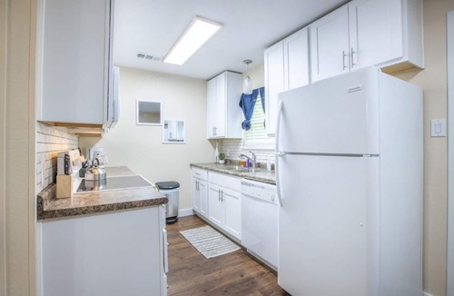 Midlothian Apartment | Lovely 2 bedroom in Midlothian, 3 minutes from downtown.