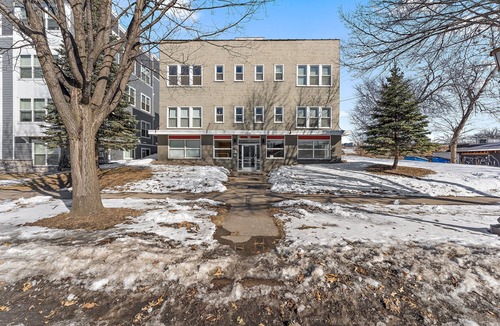 Merriam Park Apartment | Lovely 2 Bedroom Rental Blocks Away From Allianz!