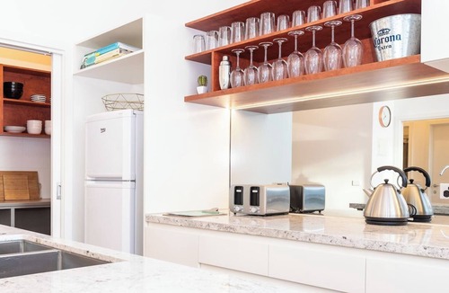 Melbourne Central Business District House | Lovely 2 Bedroom Rental with Parking