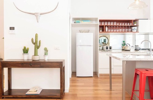 Melbourne Central Business District House | Lovely 2 Bedroom Rental with Parking