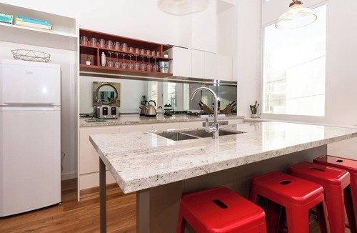 Melbourne Central Business District House | Lovely 2 Bedroom Rental with Parking