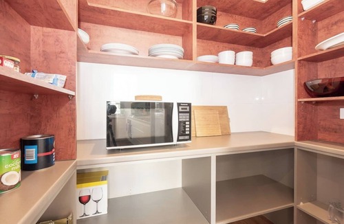 Melbourne Central Business District House | Lovely 2 Bedroom Rental with Parking