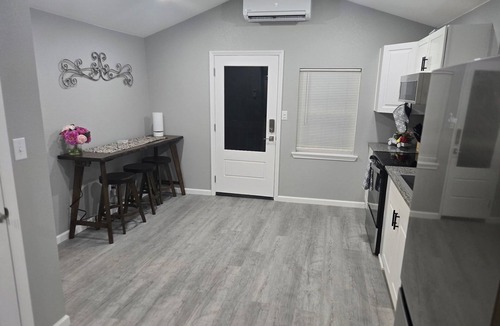 Uniontown House | Lovely 2-bedroom triplex unit with AC in charming Van Buren.