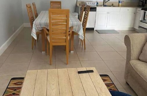 Jupiter House | Lovely 2 Bedroom with a Pool