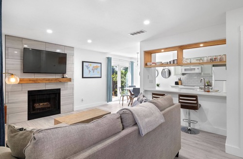 Crestview Condo | Lovely 2-br Townhome in Crestview! Ideal WFH Setup