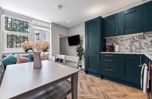 St. Ann's House | Lovely 2 BR with Grill