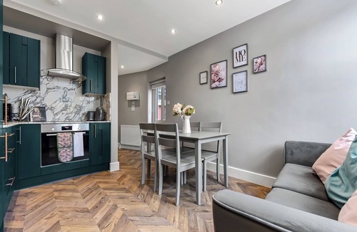 St. Ann's House | Lovely 2 BR with Grill