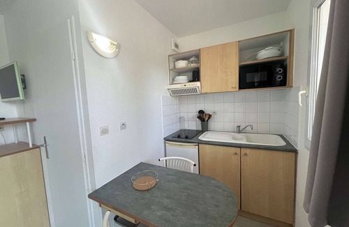 La Rochelle Apartment | Lovely 2-room apartment with terrace and parking in Minimes