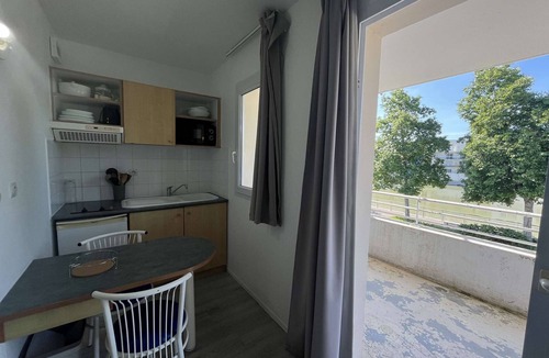 La Rochelle Apartment | Lovely 2-room apartment with terrace and parking in Minimes