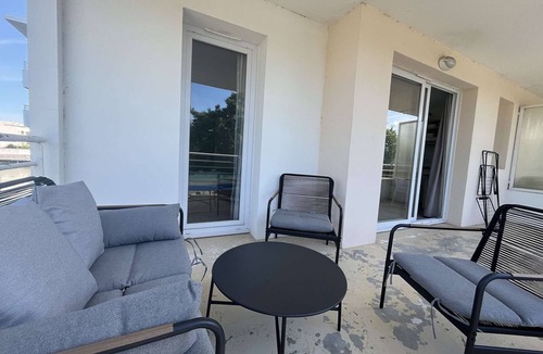 La Rochelle Apartment | Lovely 2-room apartment with terrace and parking in Minimes