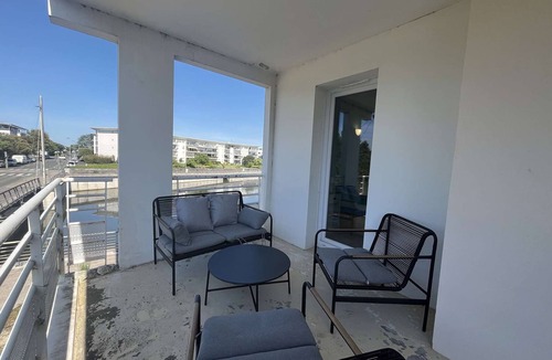 La Rochelle Apartment | Lovely 2-room apartment with terrace and parking in Minimes