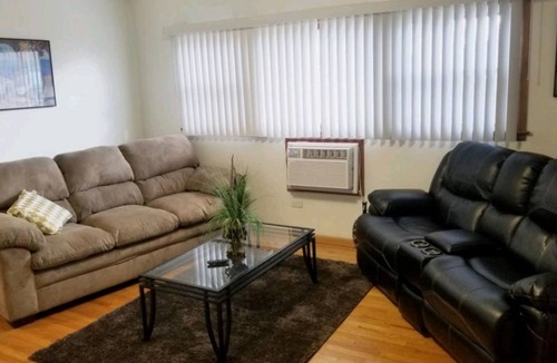 Berkeley Apartment | ** Lovely 2BDRM Apt ** 20 mins Ohare or Chicago