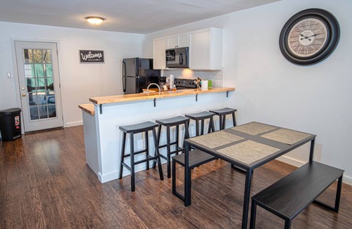 Midtown Apartment | Lovely 2BR/2BA Home Near Riverwalk