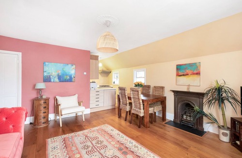 South Richmond Apartment | Lovely 2BR, Richmond Hill & Parking