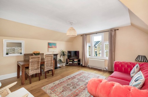 South Richmond Apartment | Lovely 2BR, Richmond Hill & Parking
