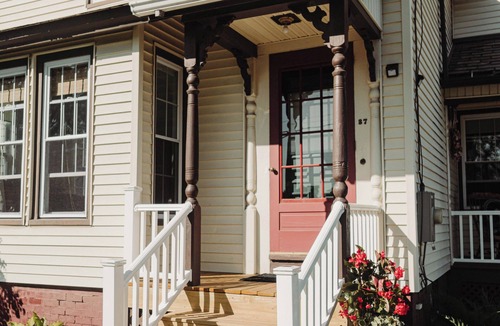 Greenfield House | Lovely 2nd Floor Apartment