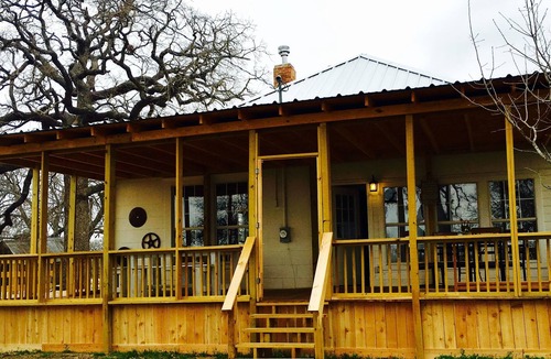 Golinda House | Lovely 3/2 farmhouse 15 minutes from Baylor