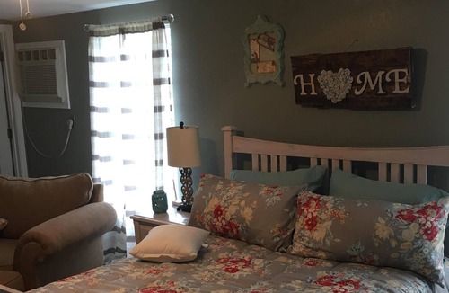 Golinda House | Lovely 3/2 farmhouse 15 minutes from Baylor
