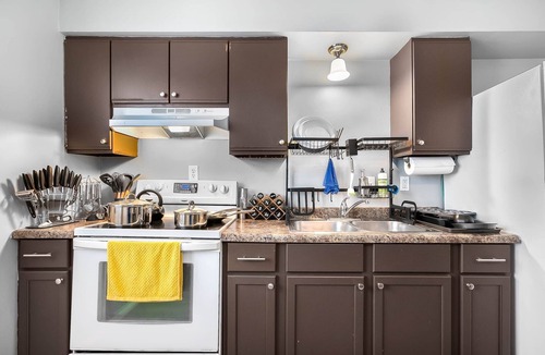 Mendota Apartment | Lovely 3 BD Apt. J | Ground Floor, Great Coffee!