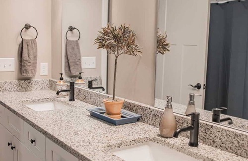 Loves Park House | Lovely 3 Bed Condo in Loves Park
