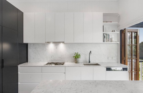 Kelvin Grove Apartment | Lovely 3-Bed House with Deck, BBQ, Yard & Parking